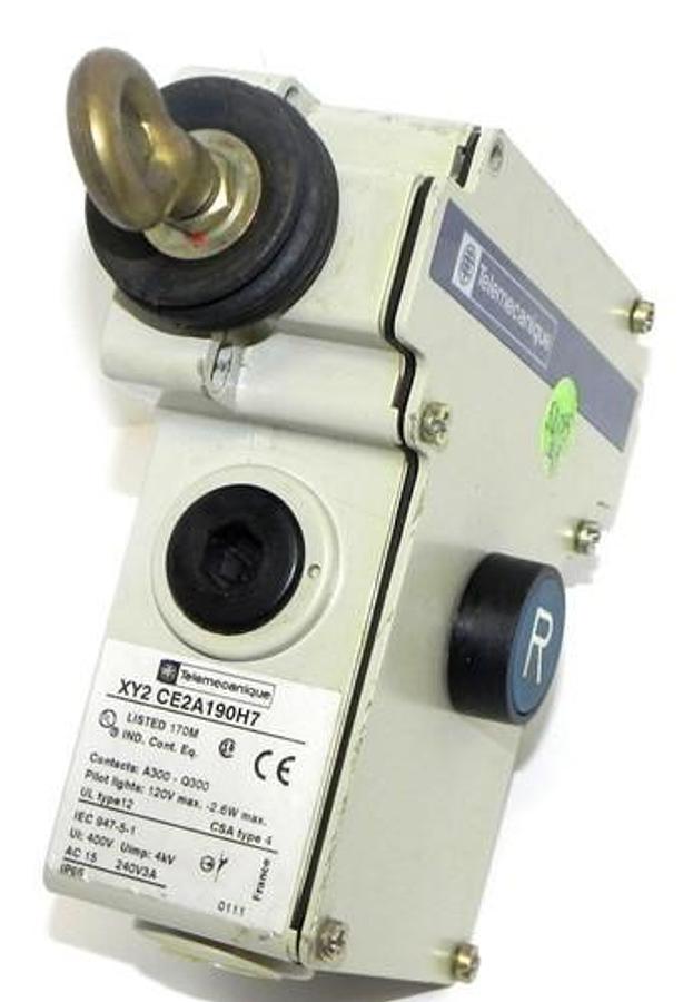 Used TELEMECANIQUE XY2CE2A190H7 CABLE PULL SWITCH XY2CE2A190H7