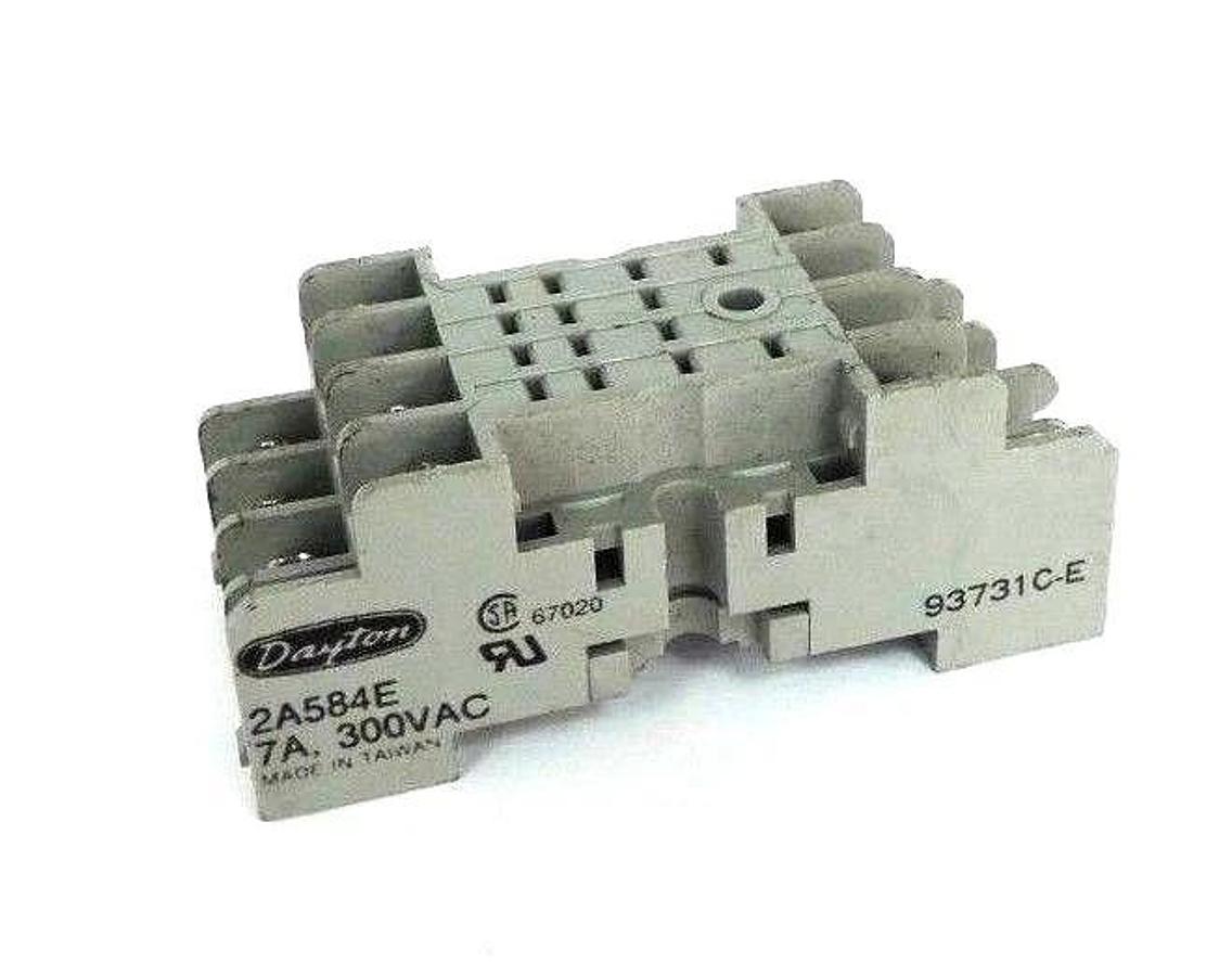Used LOT OF 4 DAYTON 2A584E SOCKET RELAYS 7A 300VAC