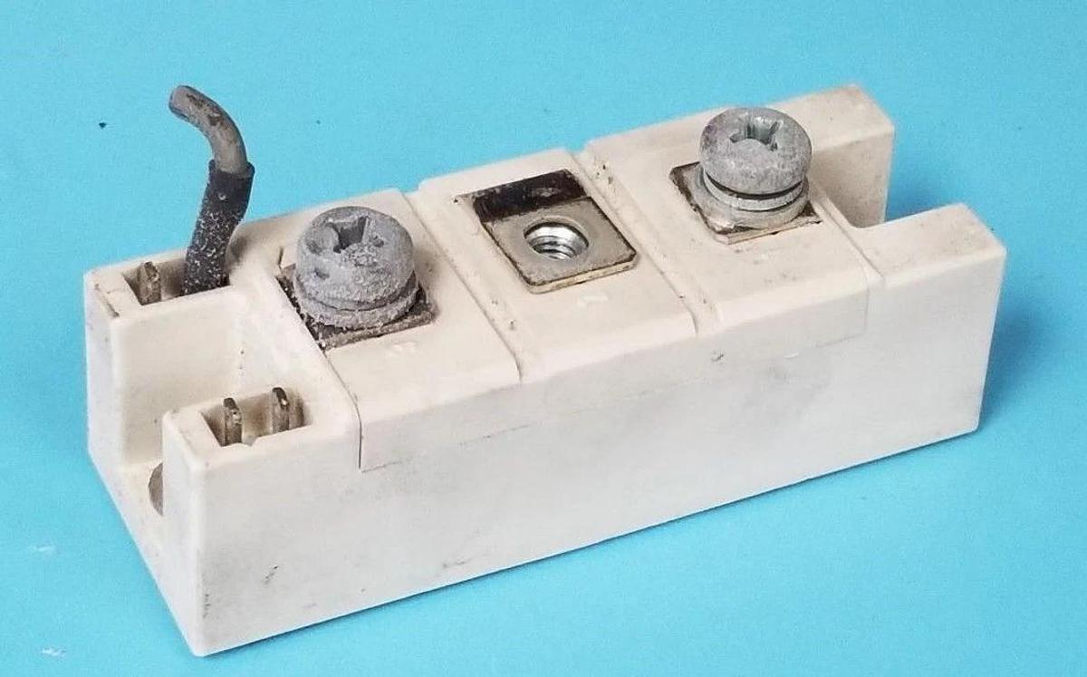 Used SEMIKRON SKKT-132/14E THYRISTOR MODULE SKKT13214E