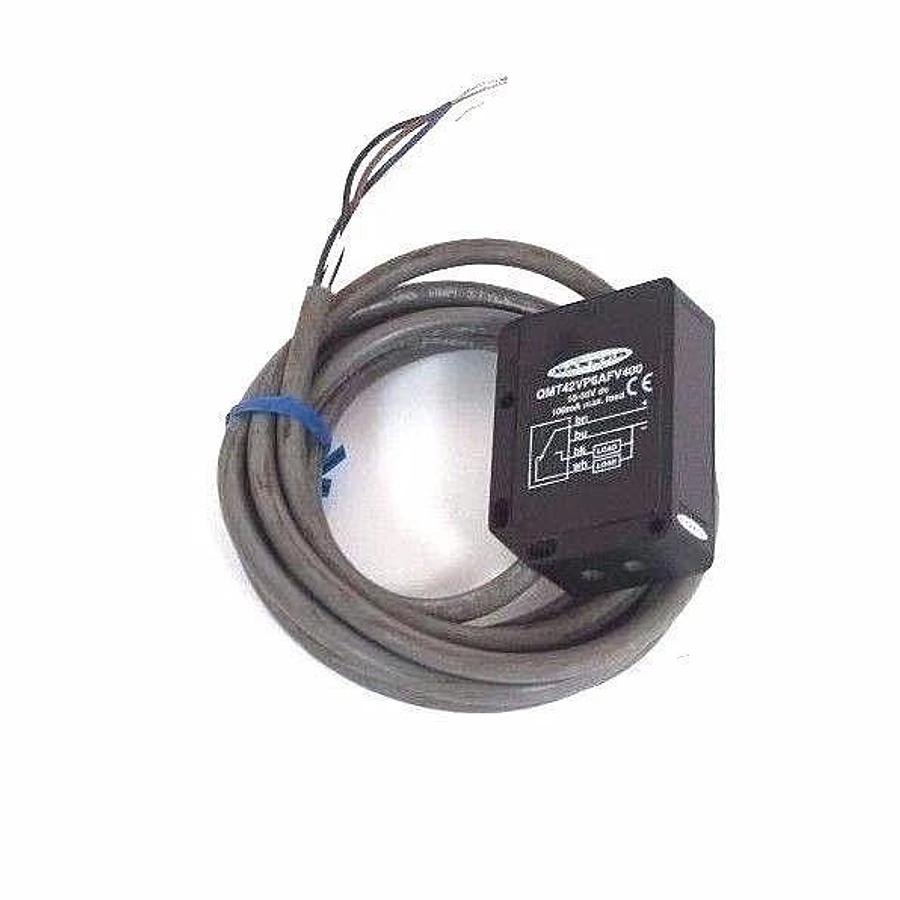 Used BANNER QMT42VP6AFV400 PHOTO OPTIC FIELD SENSOR 10-30V, 100MA
