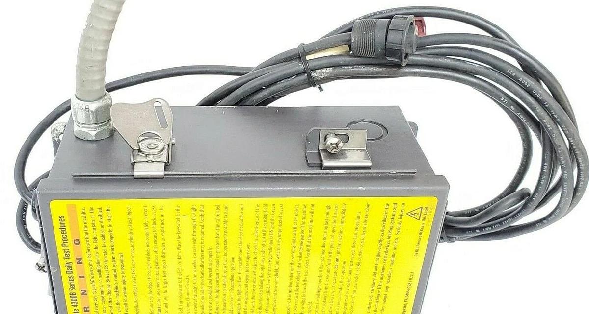 Used STI 43268-04 CONTROLLER LIGHT CURTAIN BEAM SPACING 4300B MODEL: MS4316B