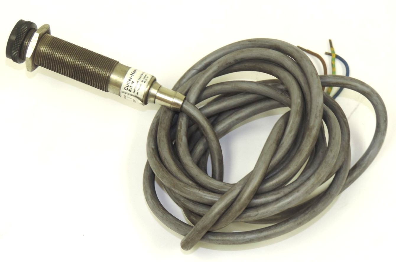 Used CUTLER HAMMER E57MBL18A2 SER. D1 INDUCTIVE PROXIMITY SENSOR