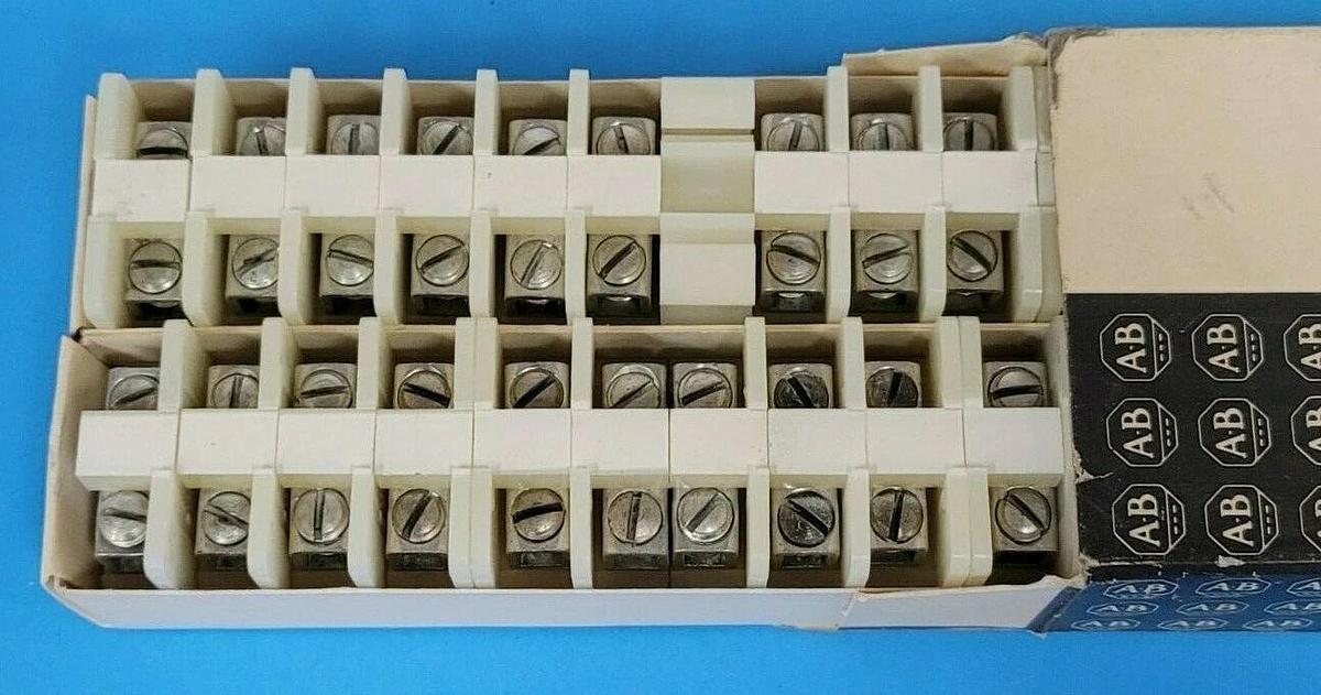 Used LOT OF 100 NEW ALLEN BRADLEY 1492-CD2 TERMINAL BLOCKS SER. A