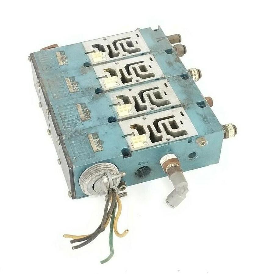 Used LOT OF 4 MAC 82A-DA-BKA SOLENOID VALVES 82ADABKA