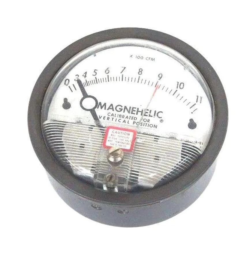 Used DWYER 12-166981-00 MAGNEHELIC PRESSURE GAUGE 15 PSIG MAX, 0-40, 1216698100