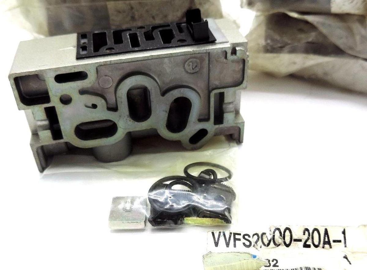 Used LOT OF 6 NEW SMC VVFS2000-20A-1 PNEUMATIC VALVE MANIFOLDS W/ HARDWARE VVFS200020