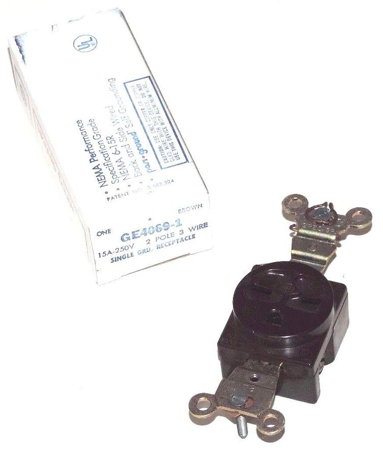Used LOT OF 19 NEW GENERAL ELECTRIC GE4069-1 SINGLE GROUND RECEPTACLES GE40691