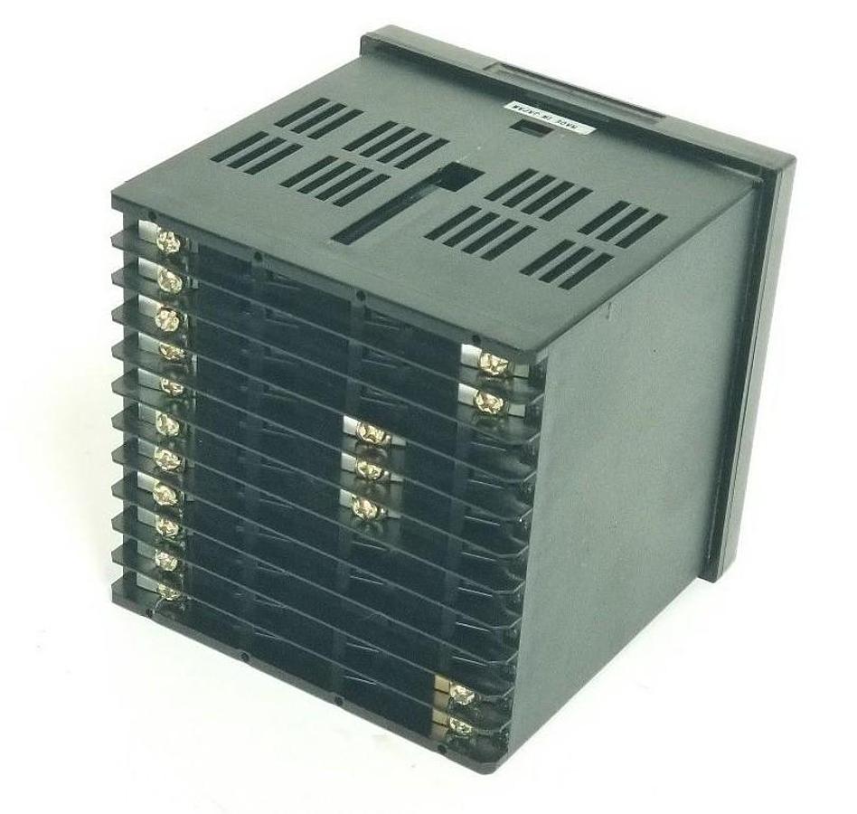 Used BARBER-COLMAN MAQ3-04011 100-3-00 TEMPERATURE CONTROLLER MAQ304011 100300