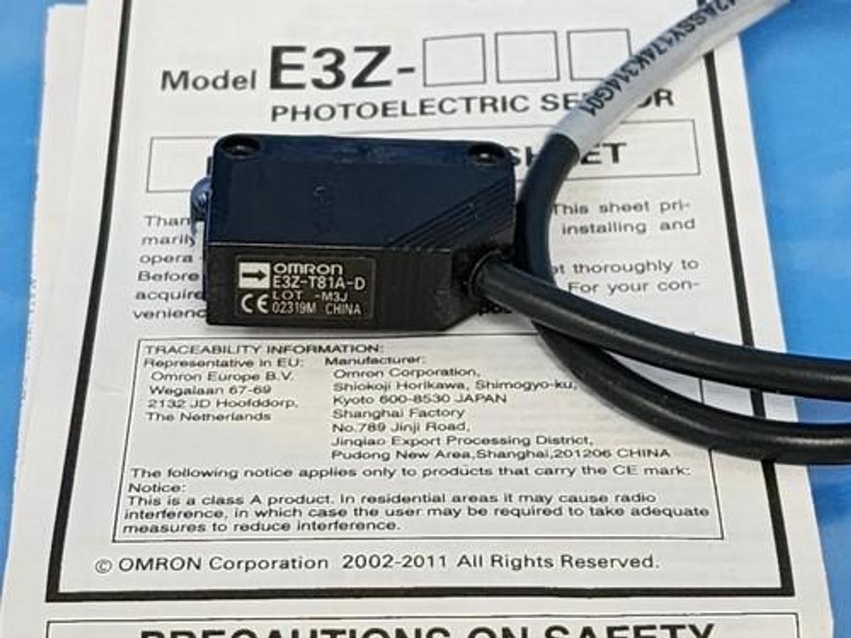 Used NEW OMRON E3Z-T81A-D PHOTOELECTRIC SENSOR