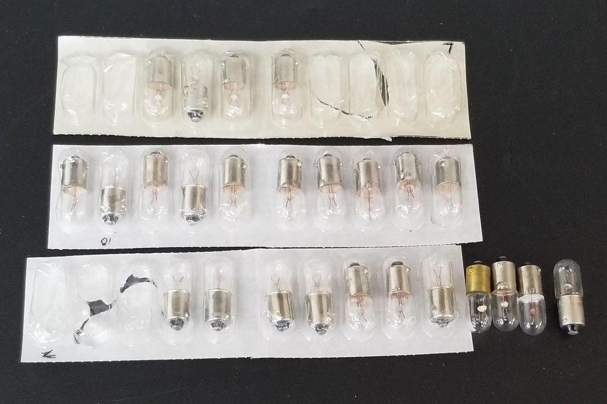 Used LOT OF 25 NEW ASSORTED 1866 MINIATURE LAMP BULBS