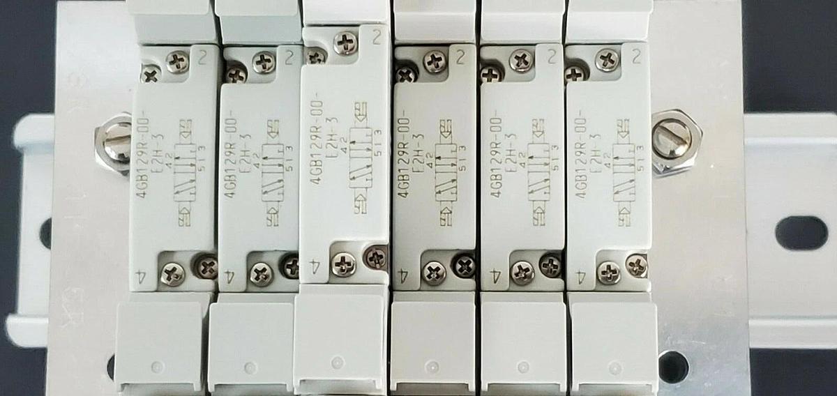 Used NIB CKD M4GB120R-C6-E2HZ1D-6-3 VALVE MANIFOLD ASSEMBLY M4GB120RC6E2HZ1D63, DC24V