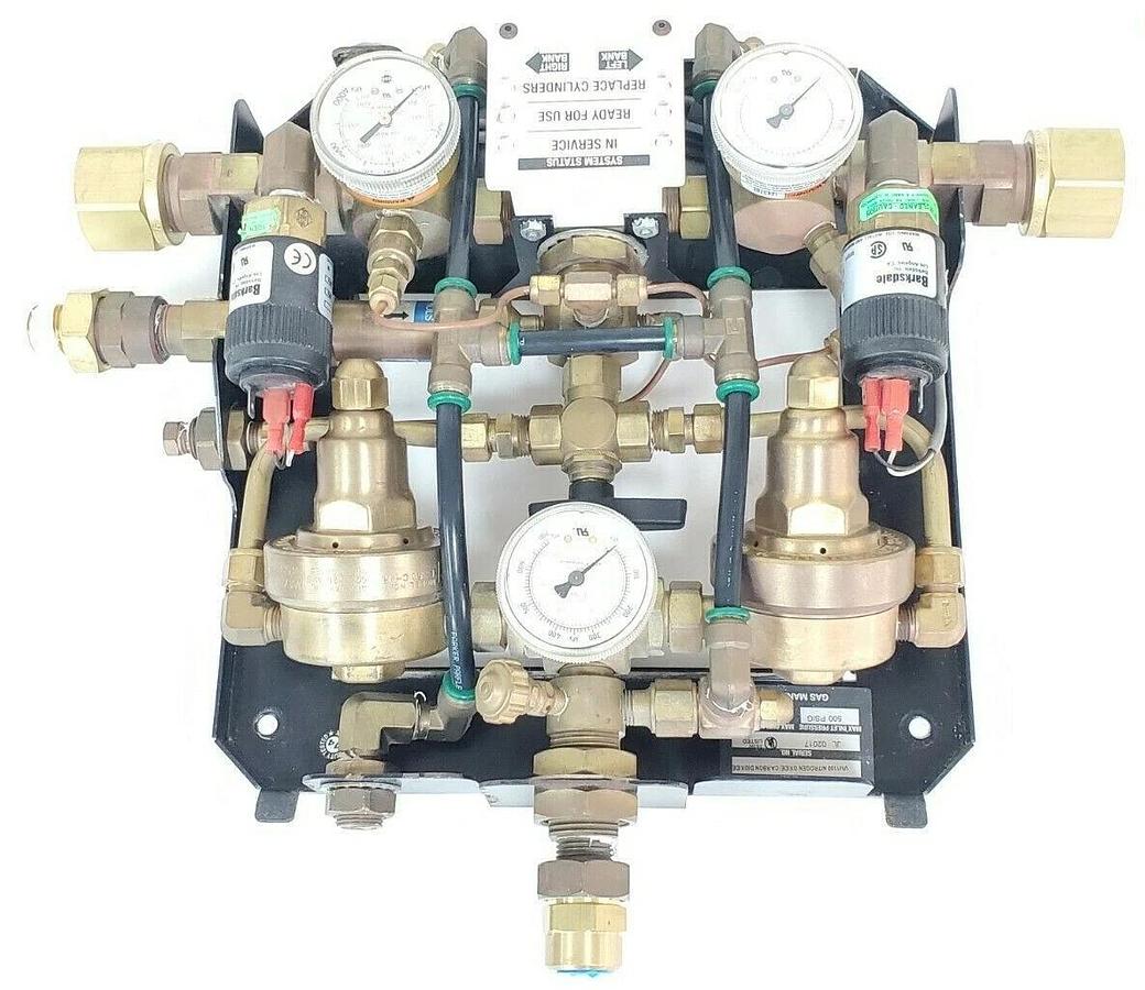 Used VICTOR MEDICAL PRODUCTS VM1100 NITROGEN OXIDE / CARBON DIOXIDE GAS MANIFOLD