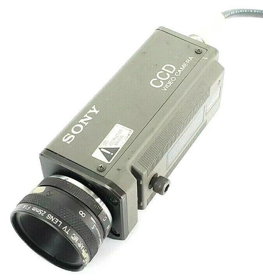 Used SONY SSC-D5 CCD VIDEO CAMERA SSCD5 W/ CABLE AND LENS