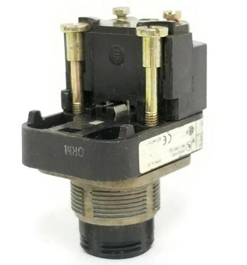 Used ALLEN BRADLEY 800T-PA16 PUSHBUTTON 800TPA16 SER. T 40171-002-01, 120V