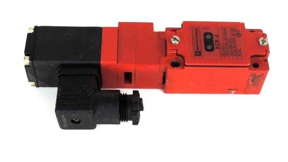 Used TELEMECANIQUE XCK-J5954F3H4 SAFETY SWITCH XCKJ5954F3H4 W/ ZCK-J922H4 CONNECTOR