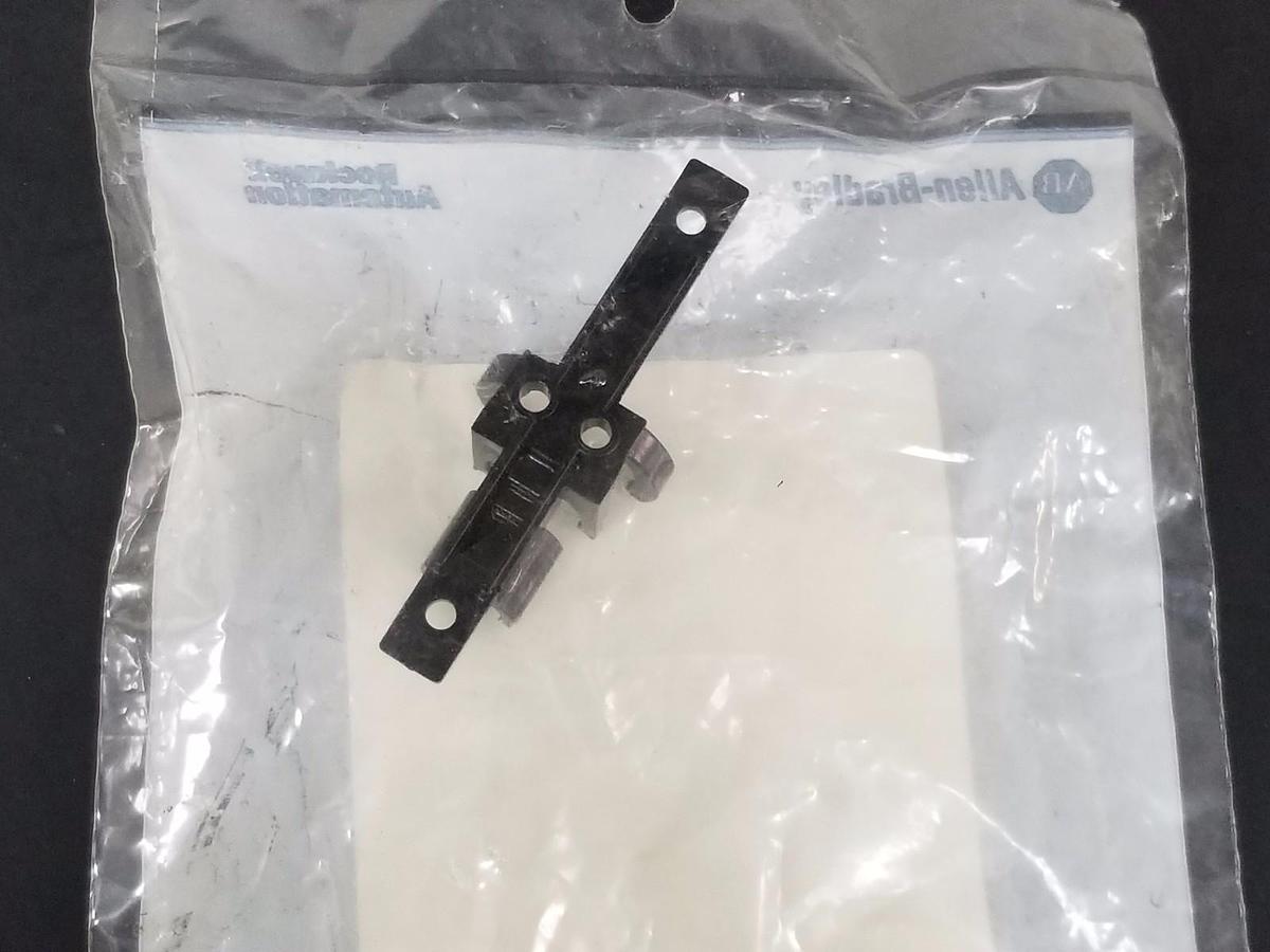 NEW ALLEN BRADLEY A77131-107-02 LAMP BASE ASSEMBLY A7713110702