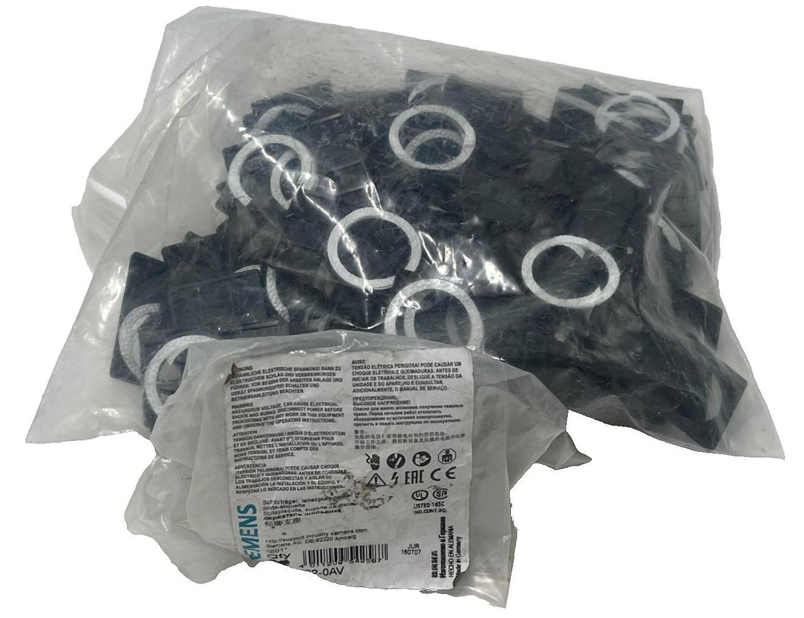 Used LOT OF 100 Siemens 3SB3922-0AV Label Holder Plastic for 3SB3 Pushbuttons NSNP