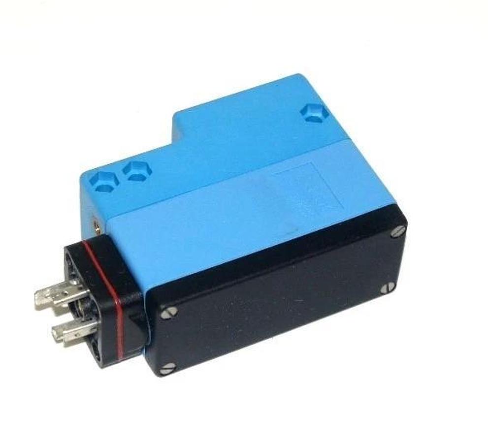 Used SICK OPTIC ELECTRONIC WL 36-B330 PHOTOELECTRIC REFLEX SWITCH WL36B330