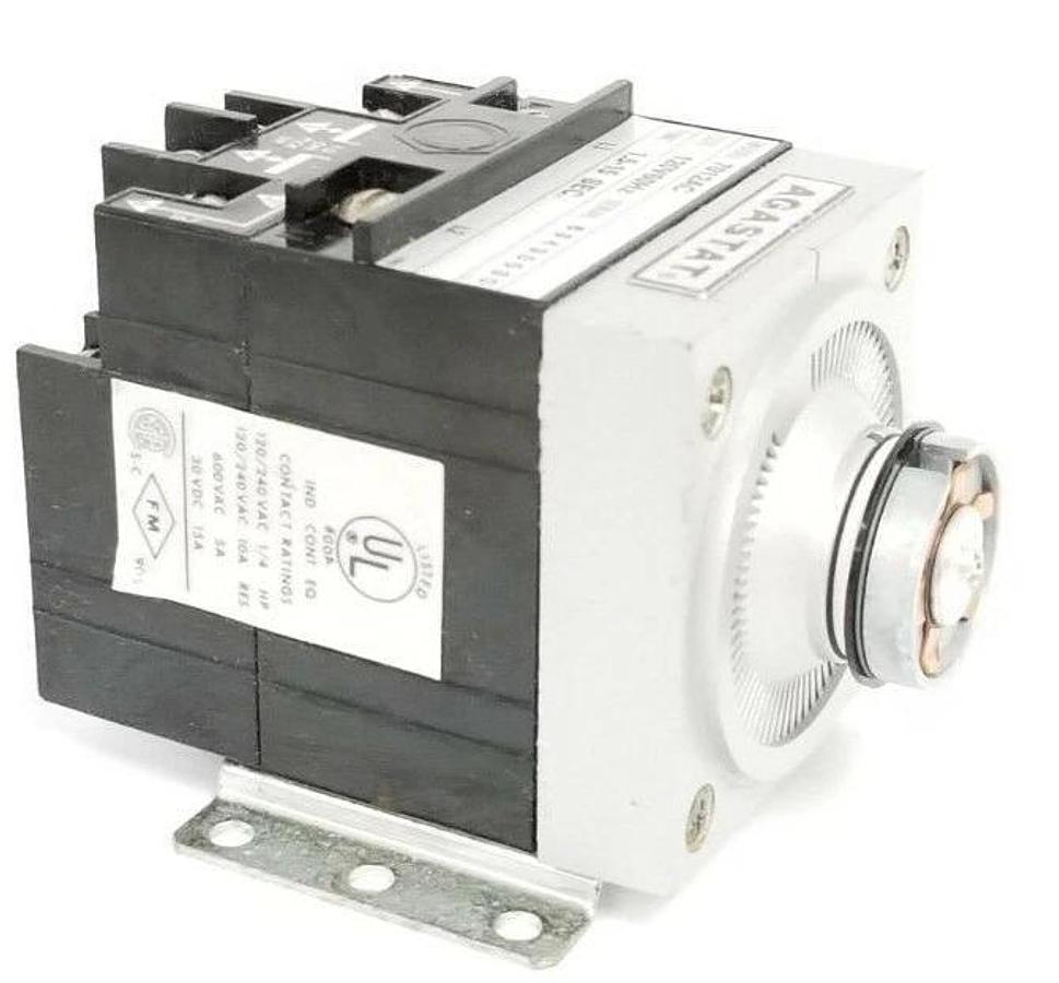 Used AGASTAT 7012AC TIMING RELAY 120V, 60HZ, 1.5-15SEC