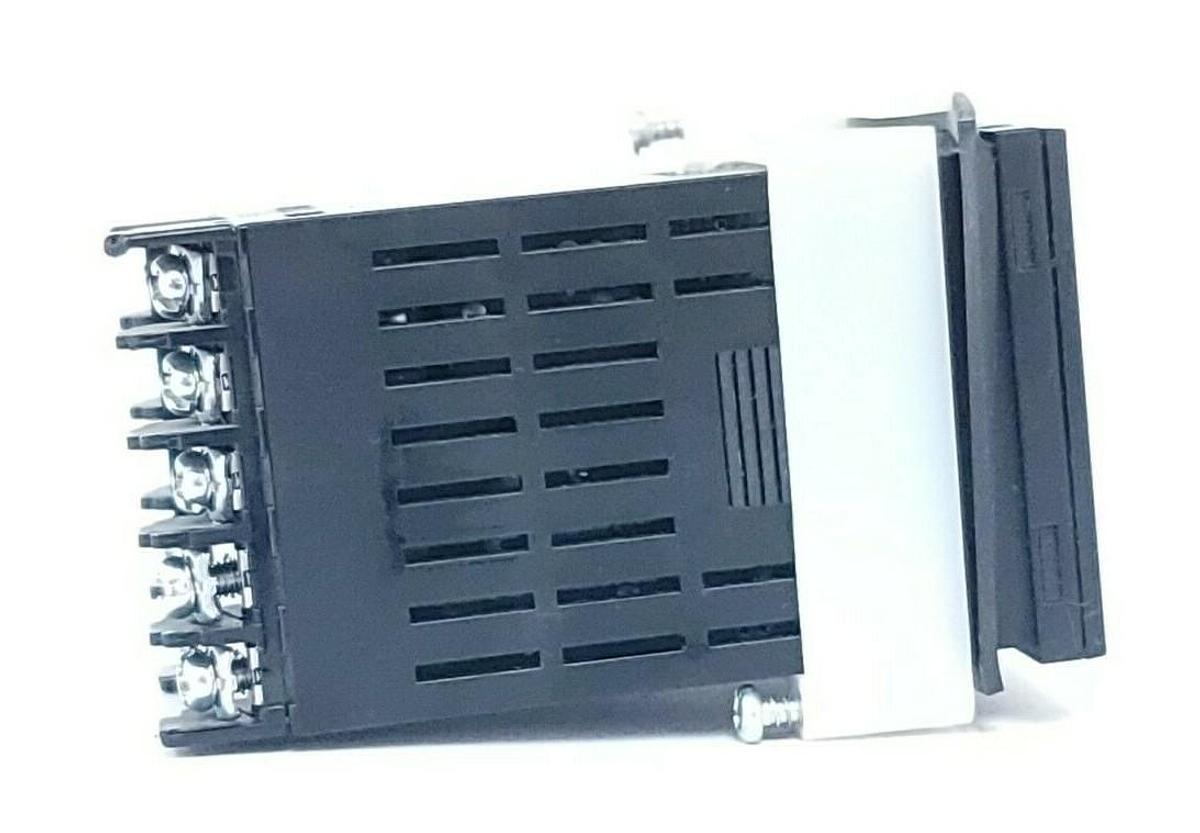 Used OMRON E5CSV-R1T-F TEMPERATURE CONTROLLER 100-240VAC 50/60HZ, E5CSV