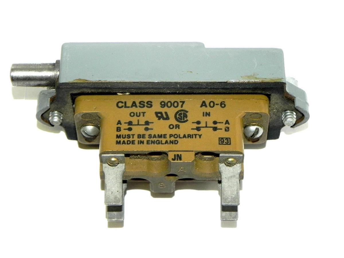 Used SQUARE D 9007 AO-46 LIMIT SWITCH W/ 9007 AO-6 SNAP SWITCH