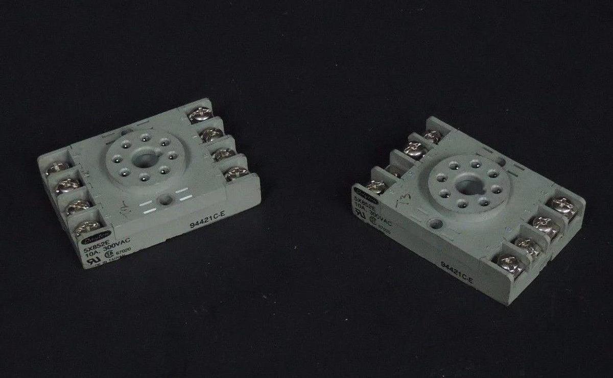 Used LOT OF 2 DAYTON 5X852E RELAY SOCKETS 10A 300VAC 94421C-E
