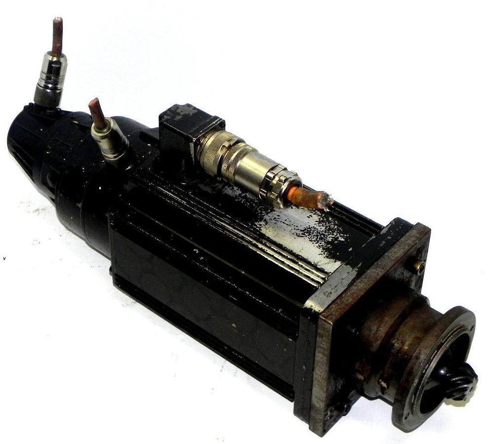 Used INDRAMAT MAC093A-0-PS-4-C/110-A-2/WI522LV/S005 PERMANENT MAGNET MOTOR