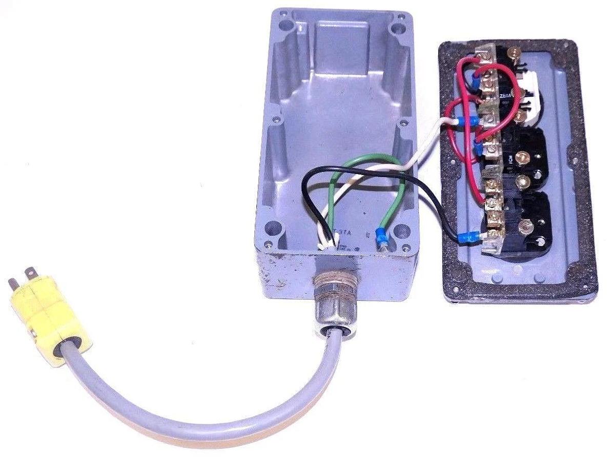 Used ALLEN BRADLEY 800T-3TA PUSHBUTTON STATION W/ HUBBELL PLUG