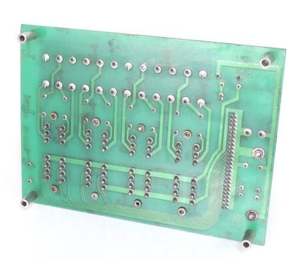 Used OPTO 22 PB16HQ I/O MODULE RACK 001824 W/ FOUR OAC5Q MODULES