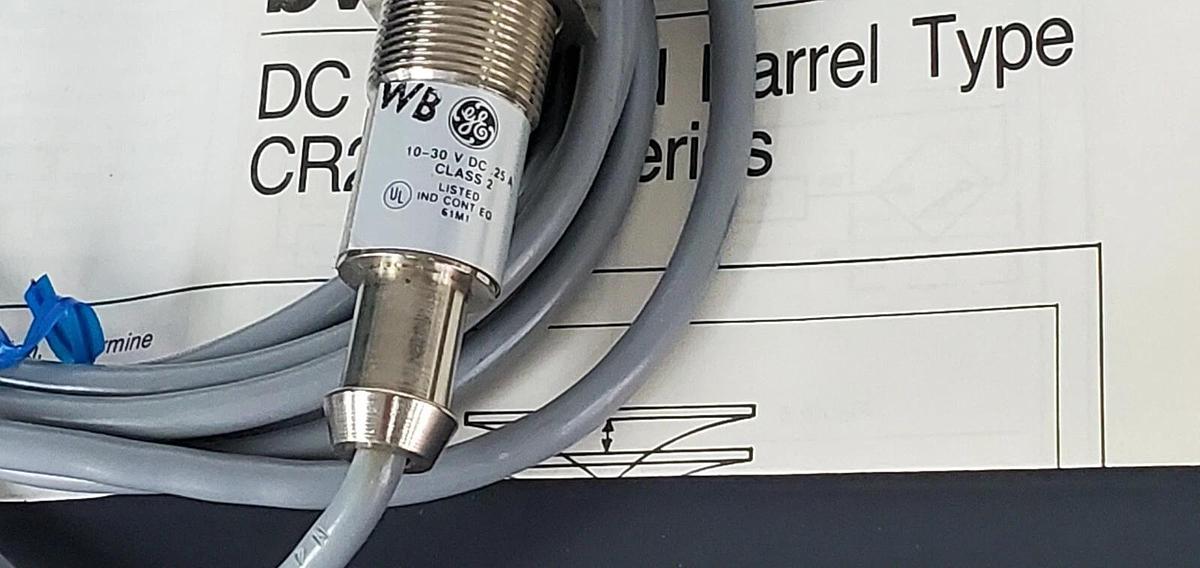 Used NIB GENERAL ELECTRIC CR215DB18SA3NA BARREL PROX SWITCH 10-30 VDC 18MM