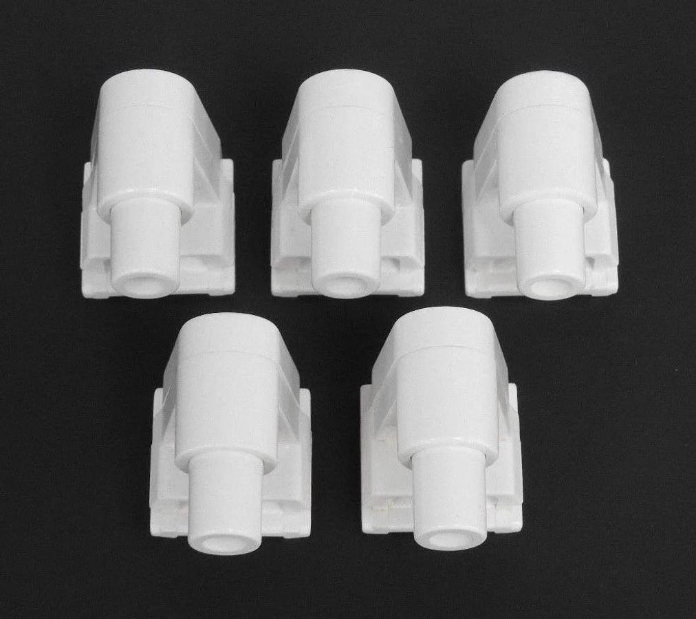 Used LOT OF 5 NEW LEVITON 2536 SPRING-LOADED LIGHT SOCKETS 1000V, 660W, 104-2536