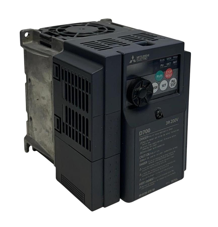 Used MITSUBISHI FR-D720-070-NA / FRD720070NA D700 INVERTER DRIVE 3PH 200-240VAC USNP