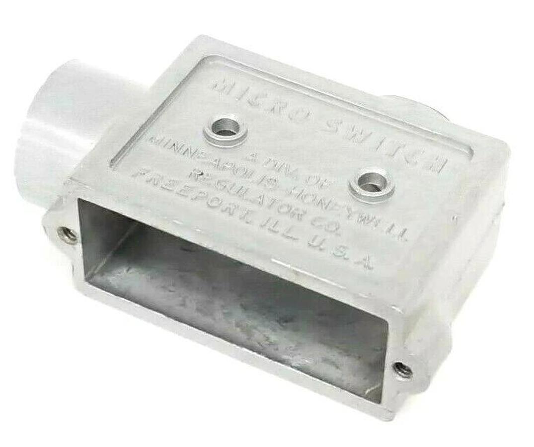 Used HONEYWELL MICRO SWITCH BZE-2RN4 SNAP SWITCH HOUSING BZE2RN4