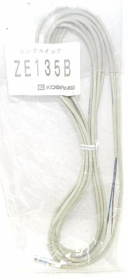 Used NEW KOGANEI ZE135B PHOTOELECTRIC SENSOR