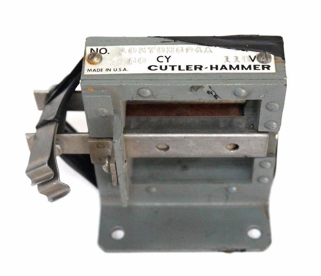 Used CUTLER HAMMER 10370H694A SOLENOID VALVE COIL CASE 110V 60CY