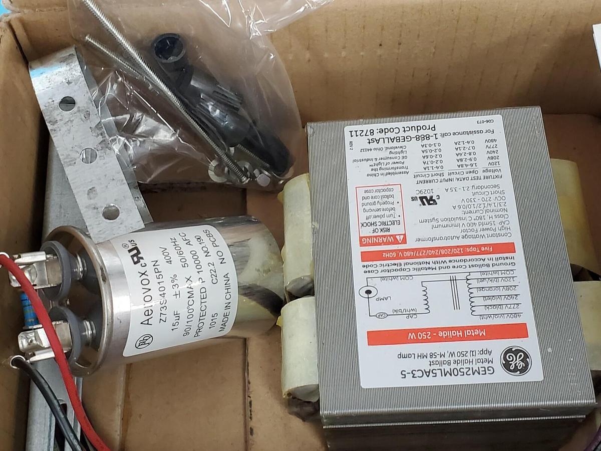 Used NIB GENERAL ELECTRIC GEM250ML5AC3-5 METAL HALIDE BALLAST 87211 LAMP - 250 WATT