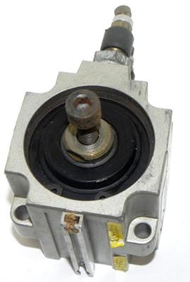 Used SMC CDQ1B50-20D CYLINDER CDQ1B5020D 140PSI