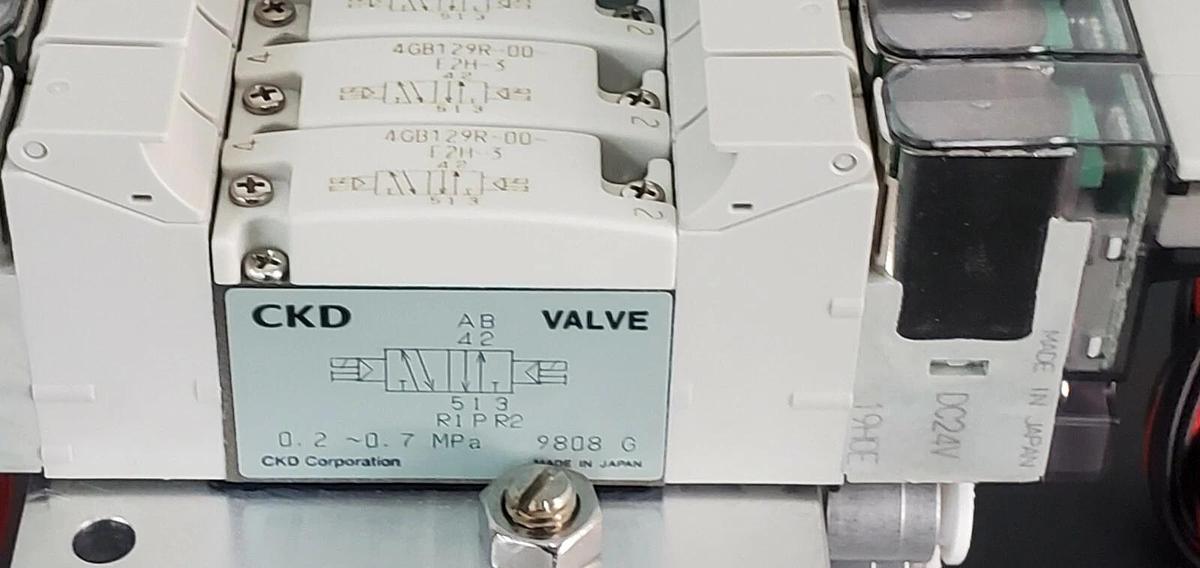 Used NIB CKD M4GB120R-C6-E2HZ1D-6-3 VALVE MANIFOLD ASSEMBLY M4GB120RC6E2HZ1D63, DC24V
