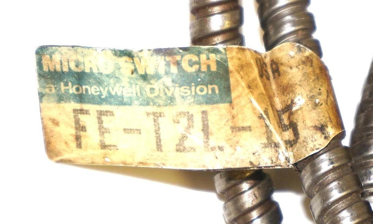 Used HONEYWELL MICROSWITCH FE-T2L-15 FIBER OPTIC CABLE SENSOR FET2L15