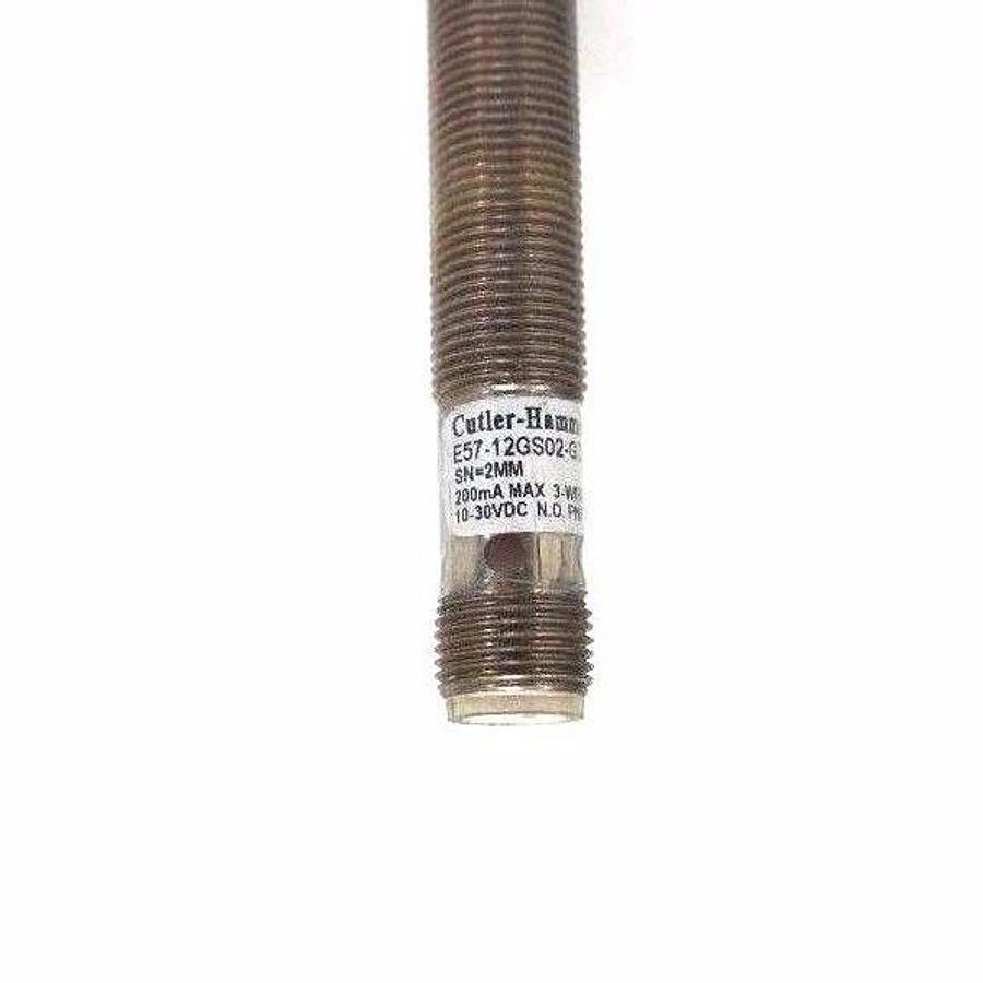 Used CUTLER HAMMER E57-12GS02-GDB INDUCTIVE PROXIMITY SWITCH W/ CSDS4A3CY2202 CABLE