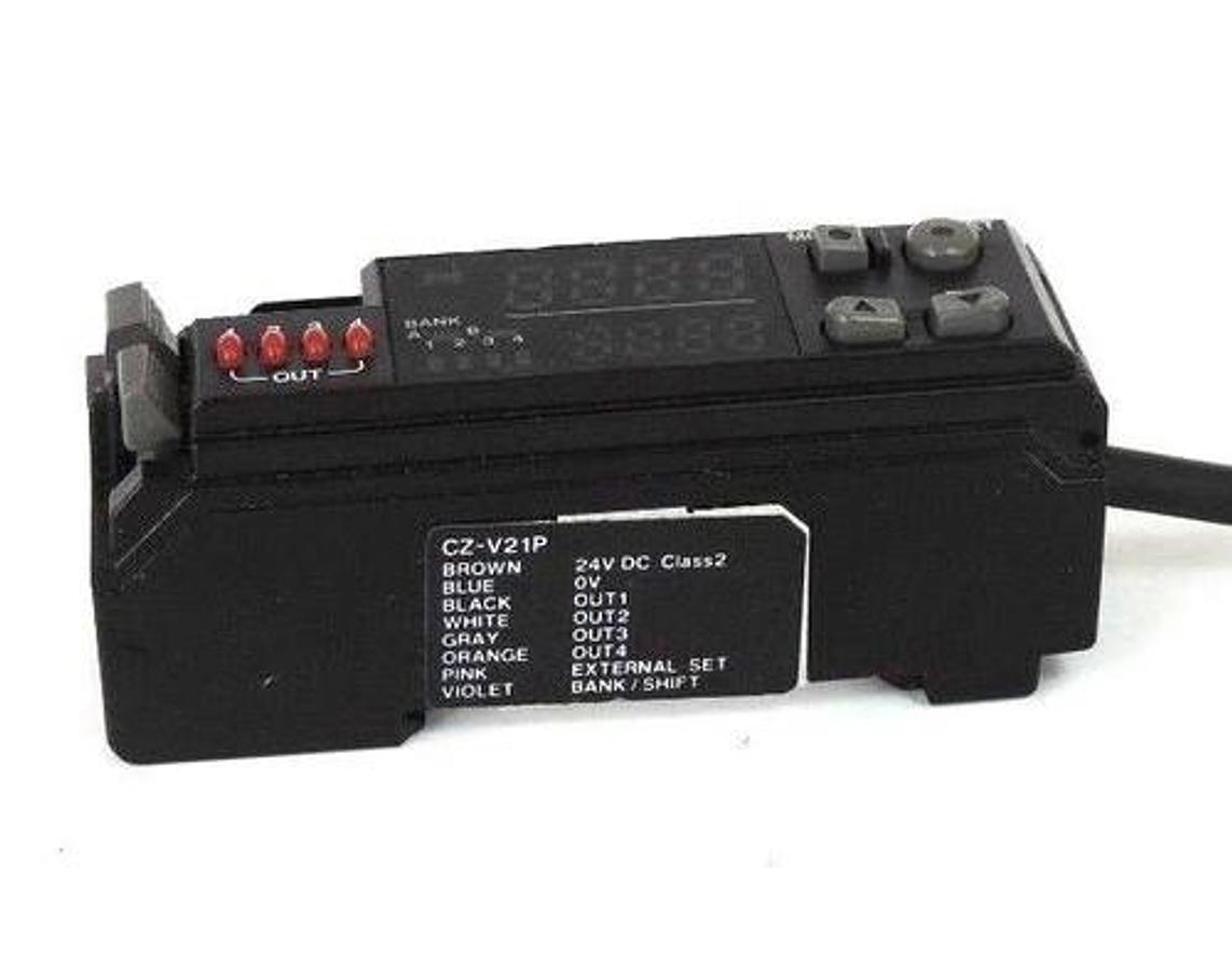 Used KEYENCE CZ-V21P PHOTOELECTRIC DIGITAL RGB AMPLIFIER UNIT 24VDC CLASS 2 CZV21P
