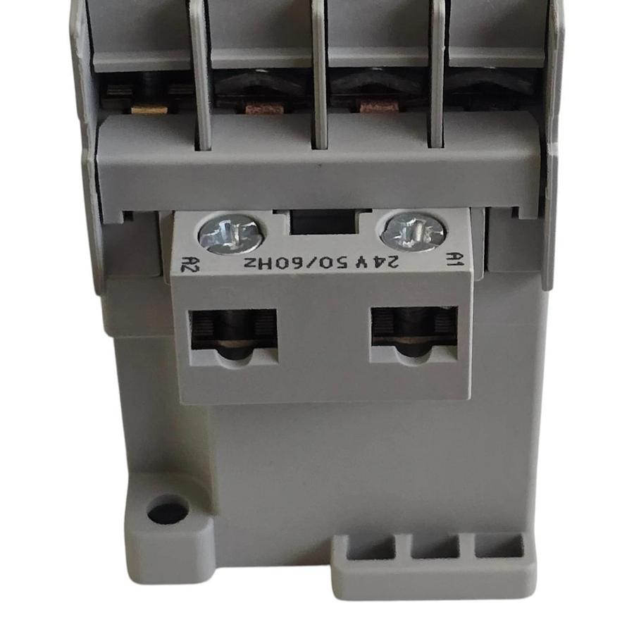 Allen-Bradley 100-C23KJ10 /C 100-C IEC Contactor 3-P 23A, 1 N.O. Coil 24VAC NSMP