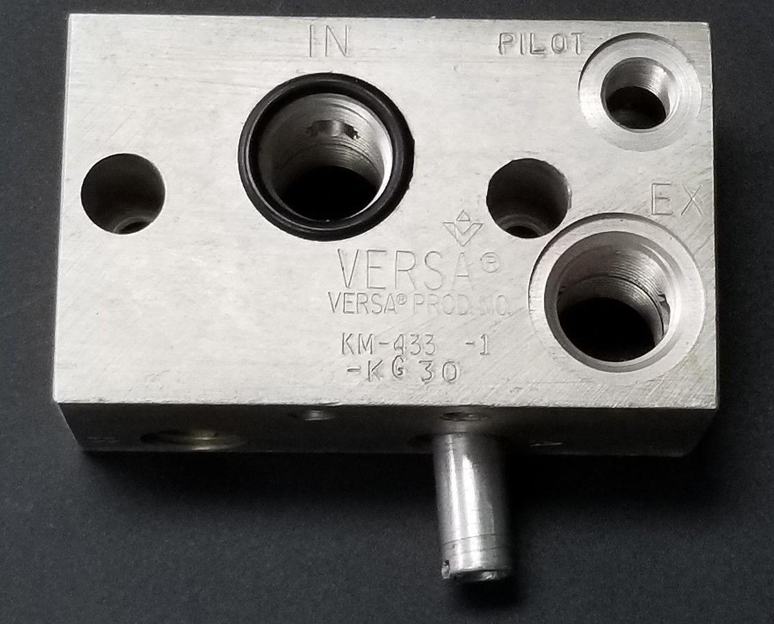 Used VERSA VALVES KM-433-1-KG30 PNEUMATIC MANIFOLD KM4331KG30