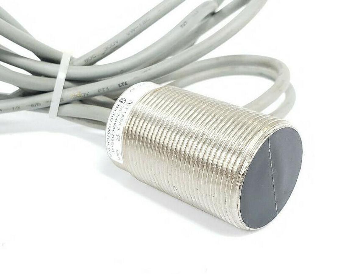 Used HONEYWELL 993AA30AT-B2 PROXIMITY SWITCH INDUCTIVE 10MM RANGE, 993AA30ATB2