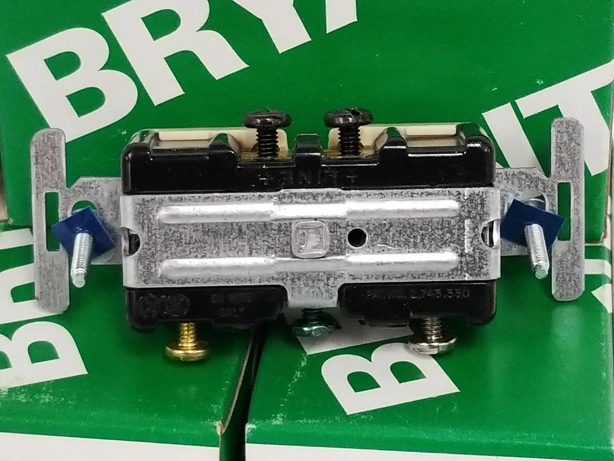 Used LOT OF 3 NIB HUBBELL / BRYANT 6405I RECEPTACLE COMBINATION DEVICES 15A 120VAC