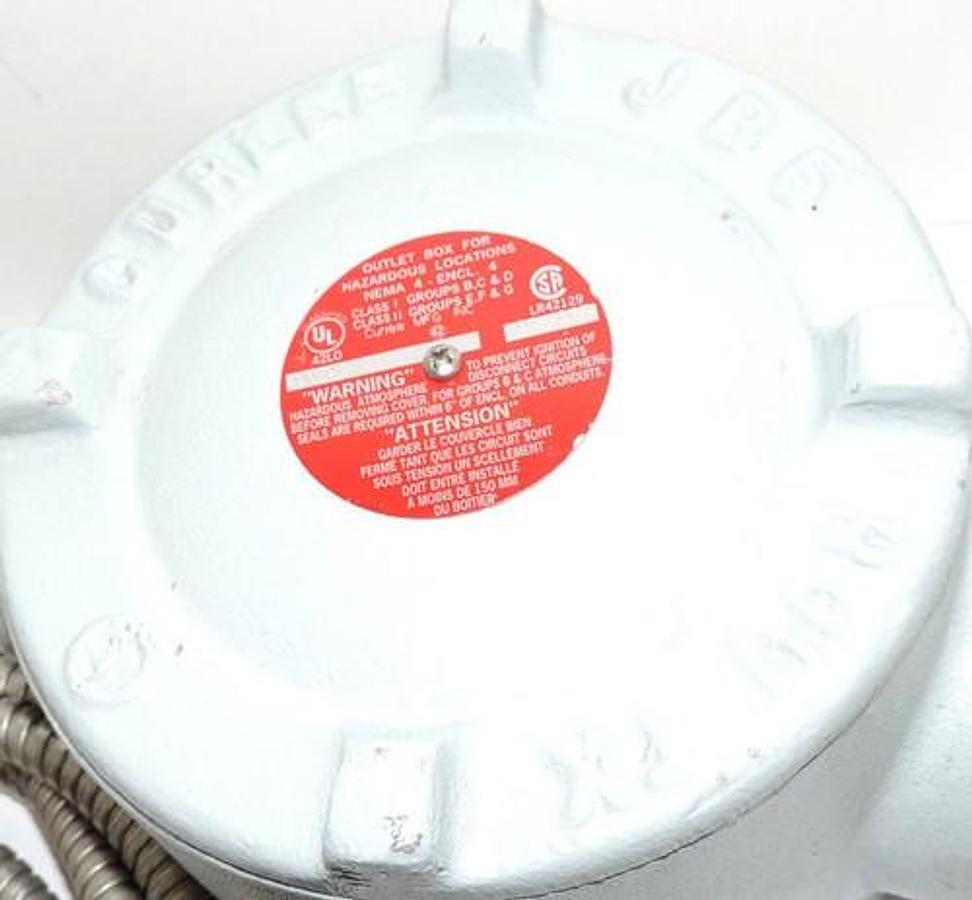 Used NEW THERNON ET7-200 THERMOSTAT. RANGE 0-200F, 14 AMP, 120-240 VAC, ET7200