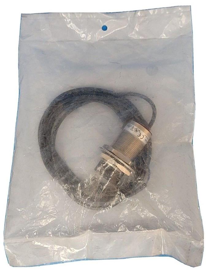 NEW IN BAG ALLEN BRADLEY 872C-D15CE30-A2 PROXIMITY SENSOR SER. C