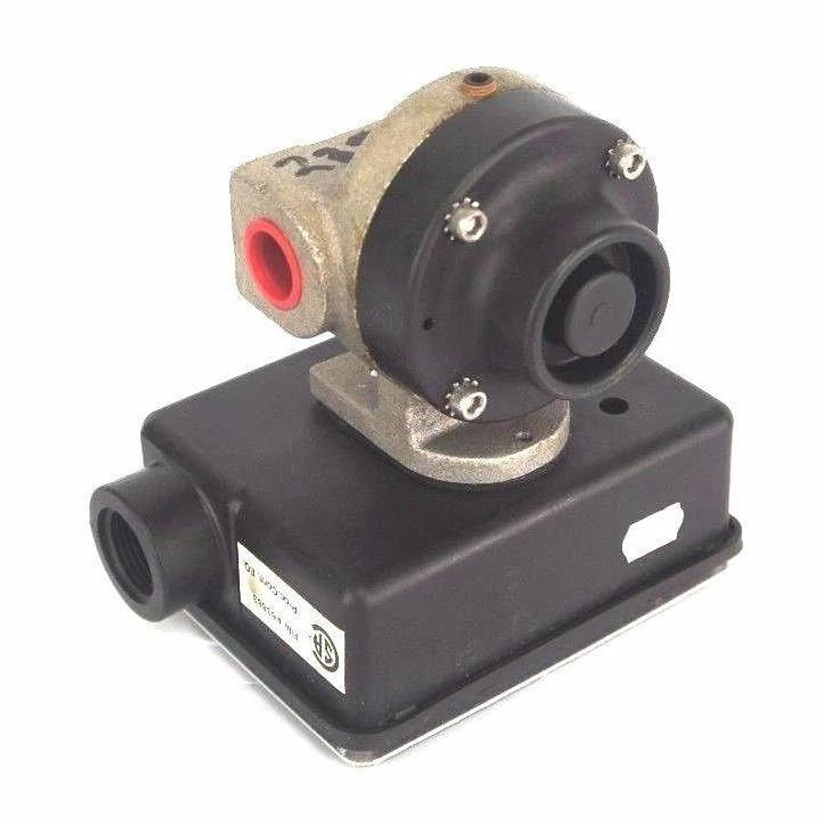 Used UFM 04IGM-4-150V.9-A1NR-C-2D FLOW METER 96787 CSA ENCLOSURE 5 P/N 700