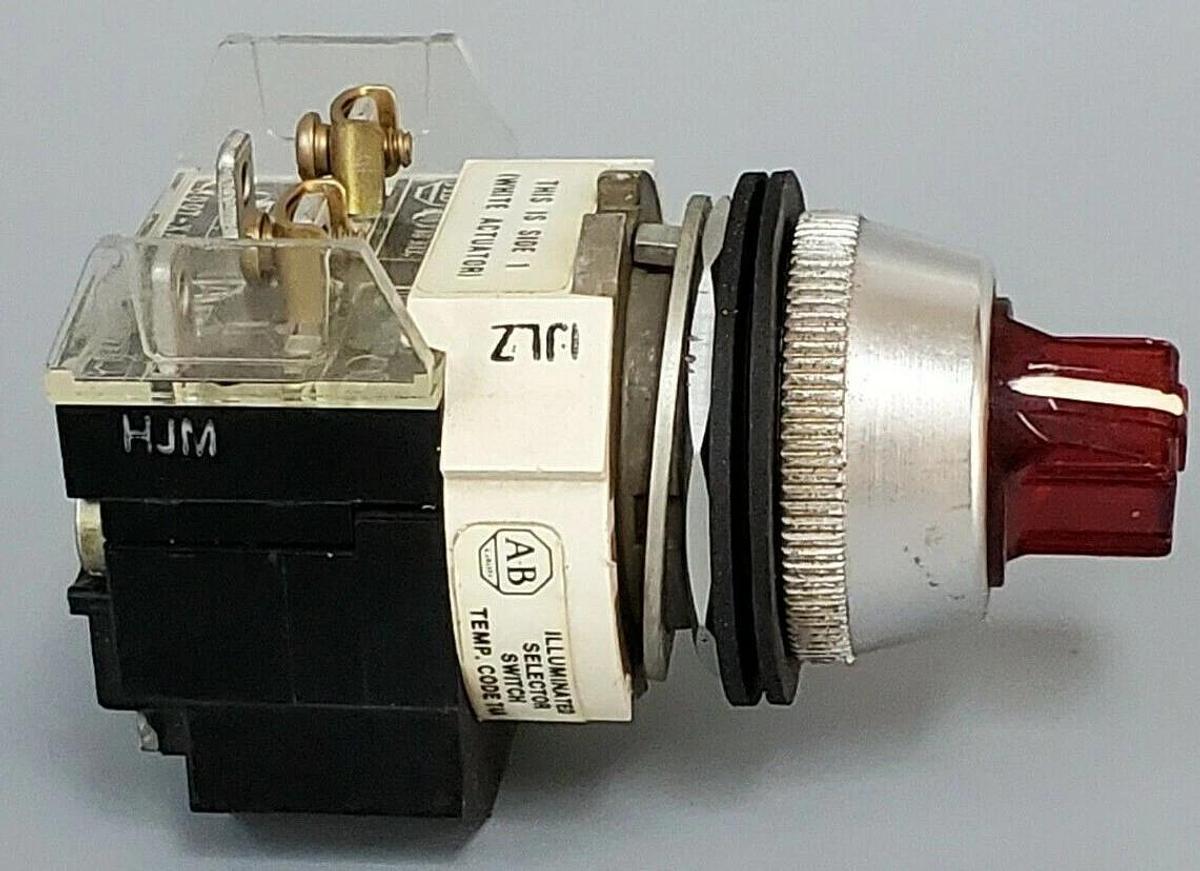 Used ALLEN BRADLEY 800T-16HX2KB6 SELECTOR SWITCH RED SER. N W/ 800T-XA SER. C
