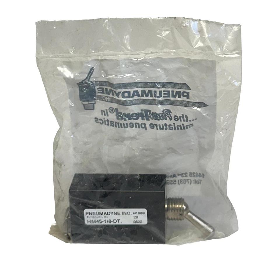 Used PNEUMADYNE HM45-1/8-DT / HM4518DT MINI 4-WAY DETENTED TOGGLE VALVE 2-POS NSFS